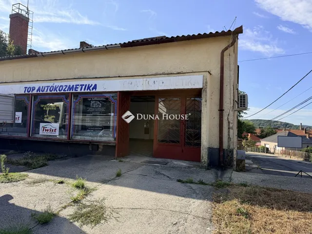 Kiadó kereskedelmi és ipari ingatlan Komló 164 nm