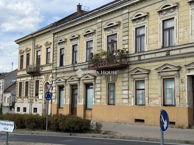 Eladó kereskedelmi és ipari ingatlan Pécs, Király utca 112 nm