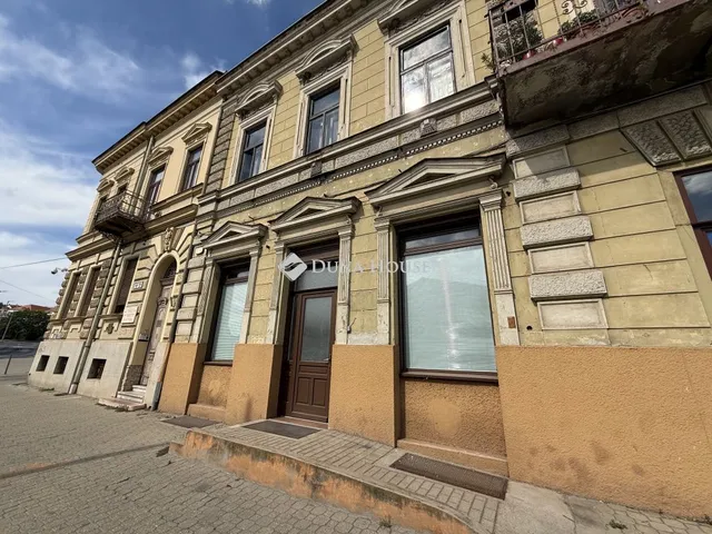 Eladó kereskedelmi és ipari ingatlan Pécs, Király utca 112 nm