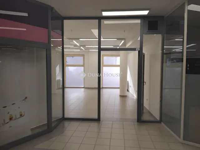 Kiadó kereskedelmi és ipari ingatlan Pécs, Bajcsy-Zsilinszky utca 42 nm