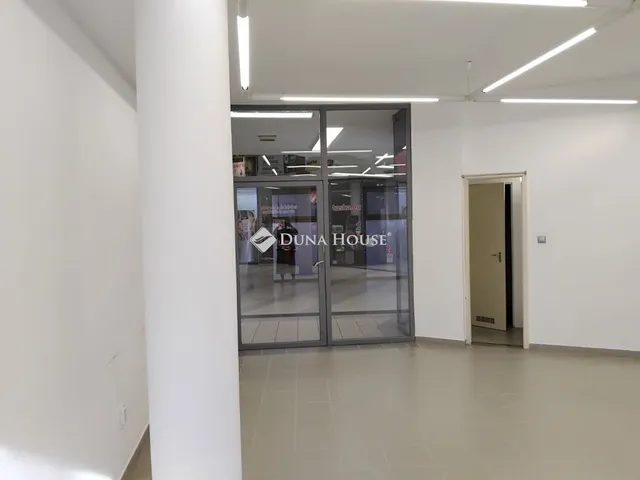 Kiadó kereskedelmi és ipari ingatlan Pécs, Bajcsy-Zsilinszky utca 42 nm