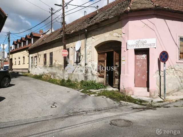 Eladó lakás Pécs, Könyök utca 64 nm