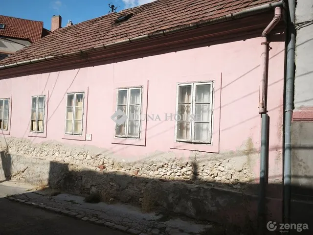 Eladó lakás Pécs, Könyök utca 64 nm