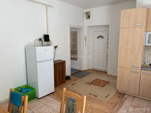 Eladó lakás Pécs, Petőfi utca 68 nm