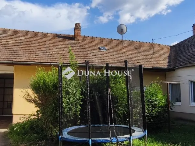 Eladó lakás Pécs, Rácvárosi út 79 nm