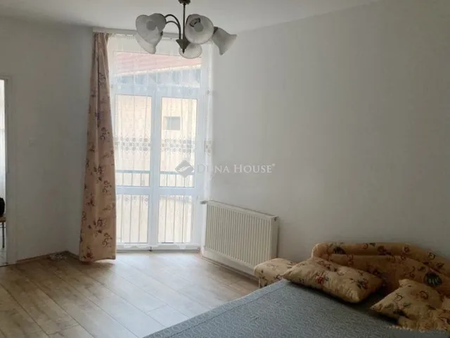 Kiadó lakás Pécs, Felsővámház utca 27 nm