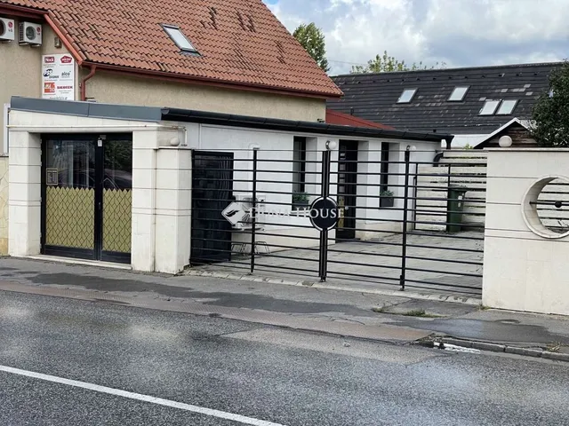 Eladó kereskedelmi és ipari ingatlan Budaörs 225 nm