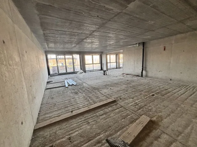Kiadó kereskedelmi és ipari ingatlan Győr 222 nm
