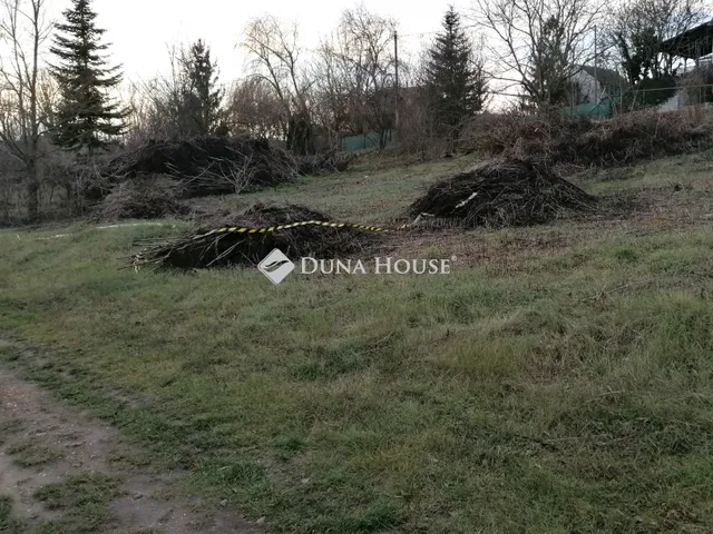 Eladó telek Mány 800 nm