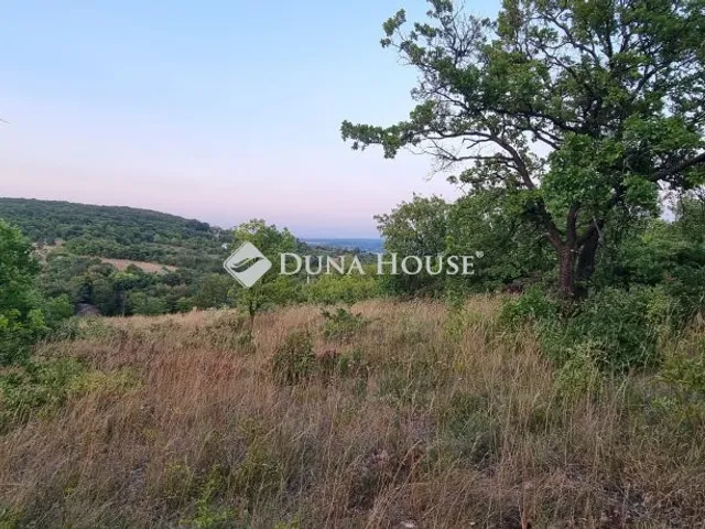 Eladó telek Balatonalmádi 2050 nm