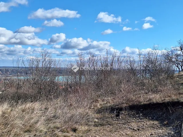 Eladó telek Balatonalmádi 2050 nm