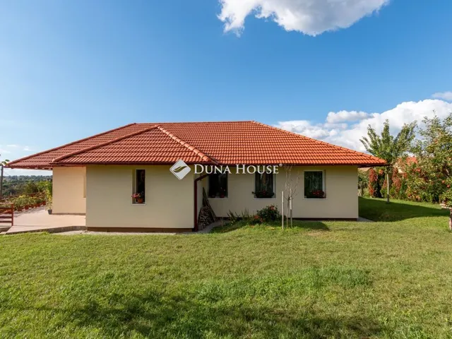 Eladó ház Páty 230 nm