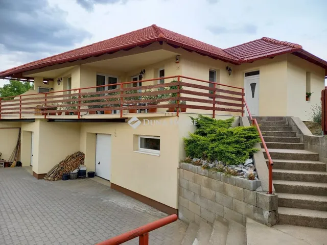 Eladó ház Páty 230 nm