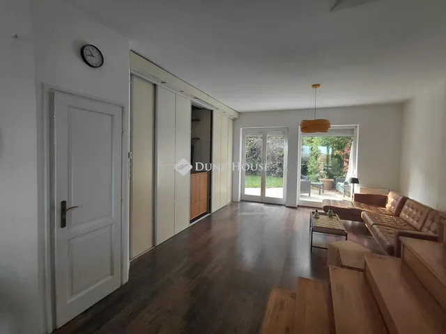 Eladó ház Budapest III. kerület, Erdőalja út 157 nm