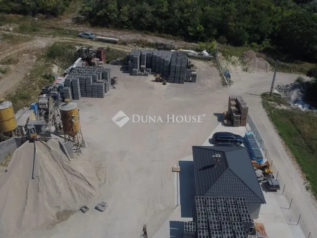 Eladó kereskedelmi és ipari ingatlan Óbarok, Nincs utca 28000 nm