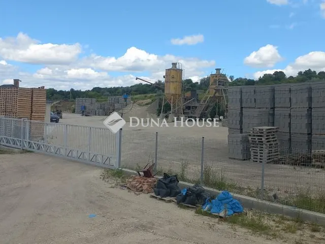 Eladó kereskedelmi és ipari ingatlan Óbarok, Nincs utca 28000 nm