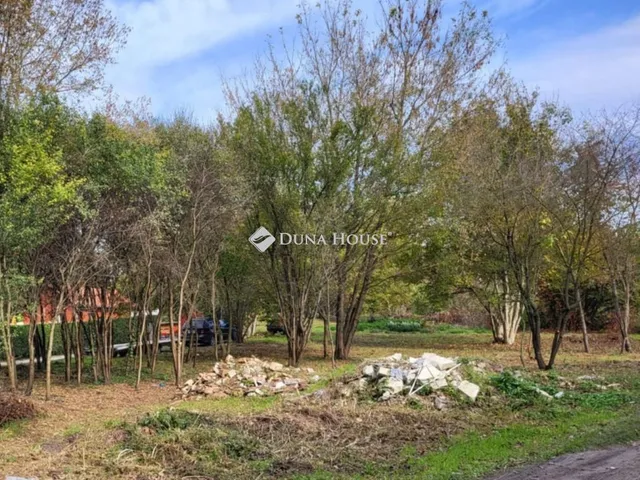 Eladó telek Mány 1600 nm