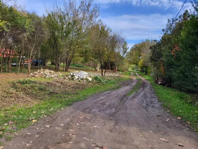 Eladó telek Mány, Háromrózsapuszta 1600 nm