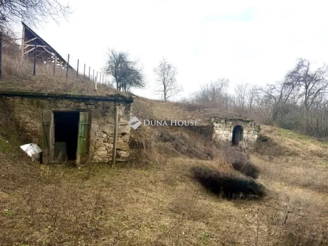 Eladó telek Mány 3700 nm