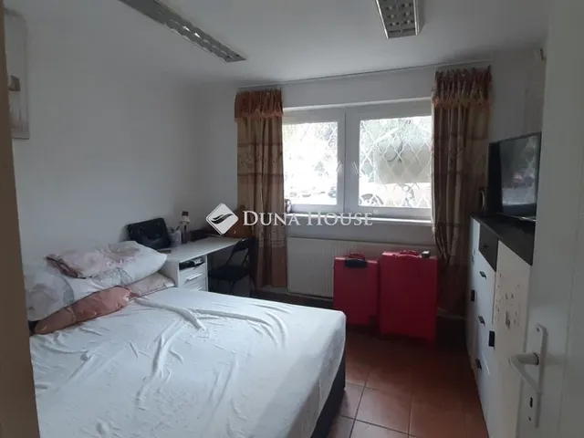 Eladó kereskedelmi és ipari ingatlan Budapest X. kerület, Hungária körút 68 nm