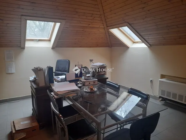 Eladó kereskedelmi és ipari ingatlan Gödöllő 240 nm