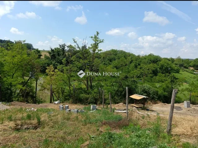 Eladó telek Valkó 720 nm