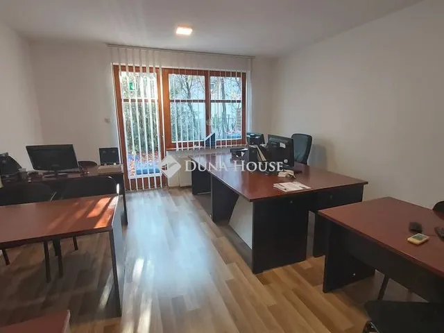 Kiadó kereskedelmi és ipari ingatlan Budakalász 44 nm