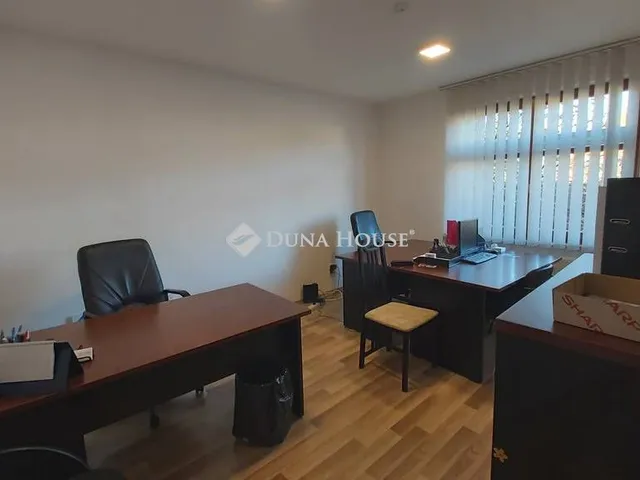 Kiadó kereskedelmi és ipari ingatlan Budakalász 15 nm