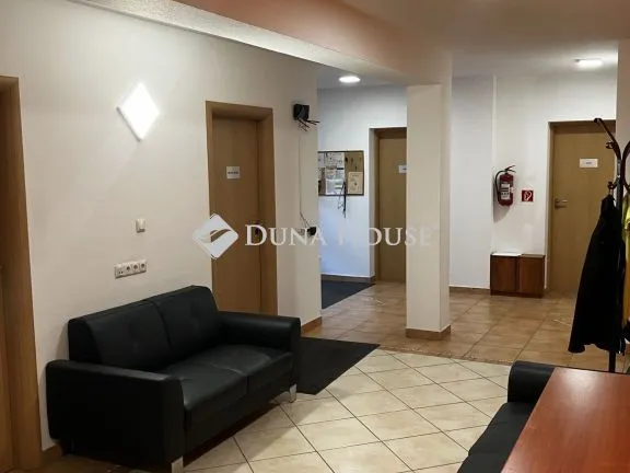 Kiadó kereskedelmi és ipari ingatlan Budakalász 8 nm