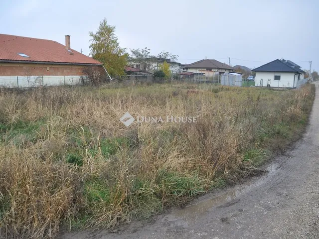 Eladó telek Kápolnásnyék, Szent László utca 821 nm