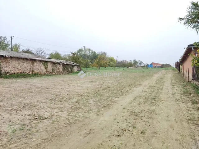 Eladó telek Polgárdi 1827 nm