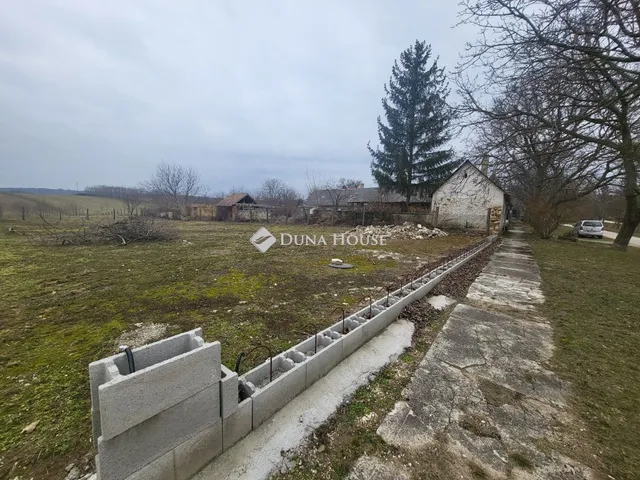 Eladó telek Bakonykúti 1287 nm