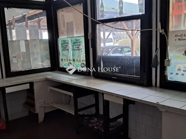 Eladó kereskedelmi és ipari ingatlan Velence 71 nm