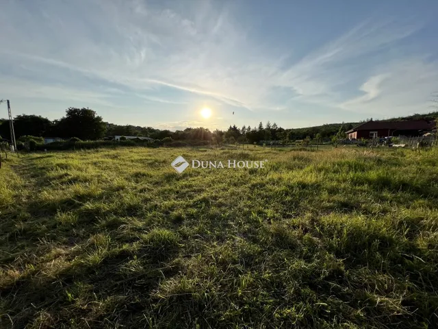 Eladó telek Pákozd 854 nm