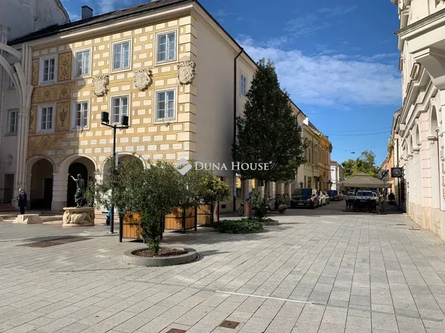 Eladó kereskedelmi és ipari ingatlan Székesfehérvár 259 nm