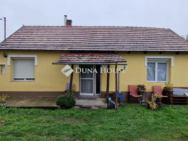 Eladó ház Vál 45 nm
