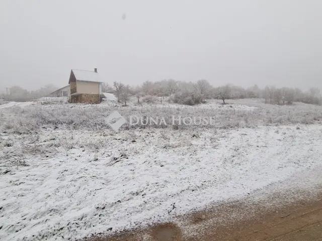Eladó telek Pákozd 822 nm