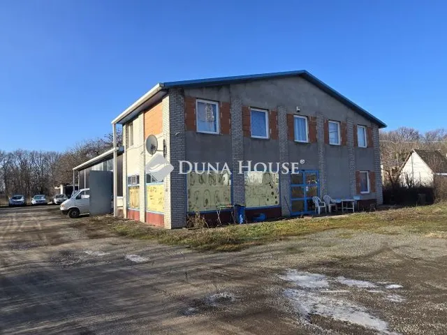 Eladó kereskedelmi és ipari ingatlan Dunaújváros 560 nm