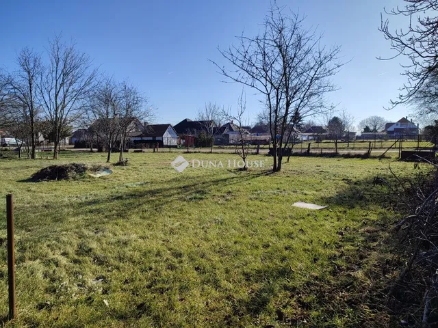 Eladó telek Pusztaszabolcs 706 nm