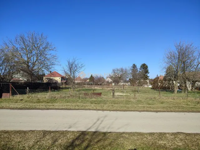 Eladó telek Pusztaszabolcs 706 nm