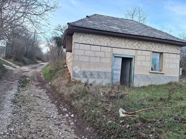 Eladó mezőgazdasági ingatlan Zámoly 30 nm