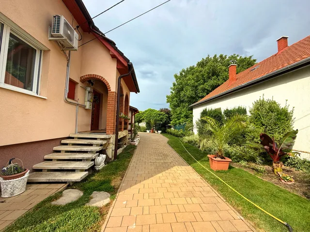 Eladó ház Kőszárhegy 140 nm