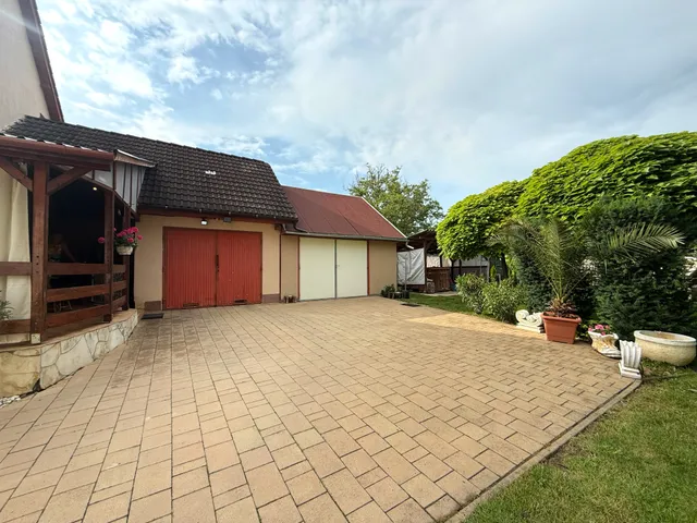 Eladó ház Kőszárhegy 140 nm