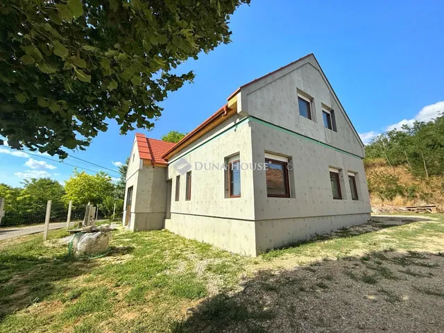Eladó ház Vértesacsa 214 nm
