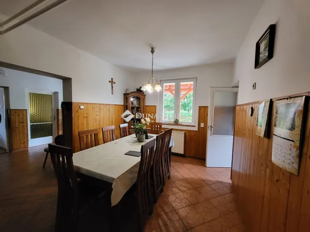 Eladó ház Szentkirályszabadja 320 nm