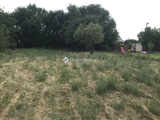 Eladó telek Velence 2157 nm