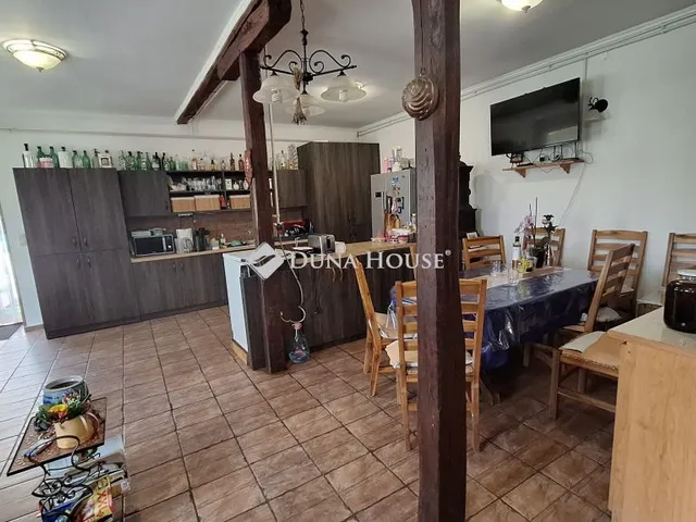 Eladó ház Cece 170 nm