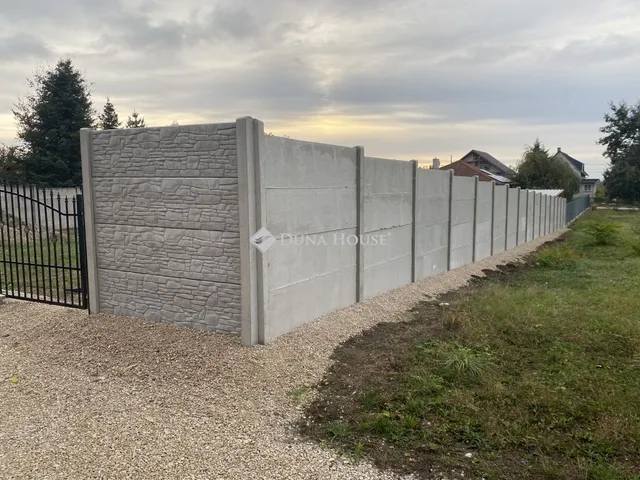 Eladó telek Ercsi 705 nm