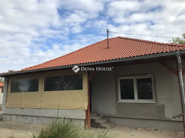 Eladó ház Besnyő 100 nm