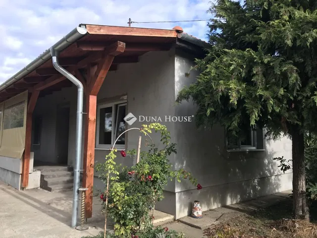 Eladó ház Besnyő 100 nm